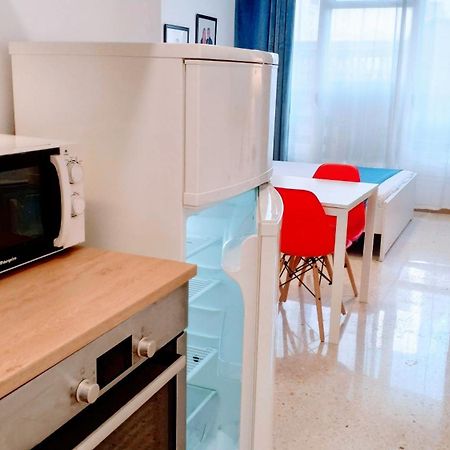 Hostal Estudios Badalona Bagian luar foto