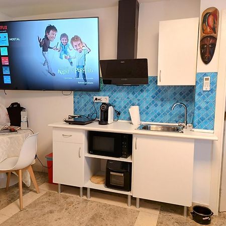 Hostal Estudios Badalona Bagian luar foto