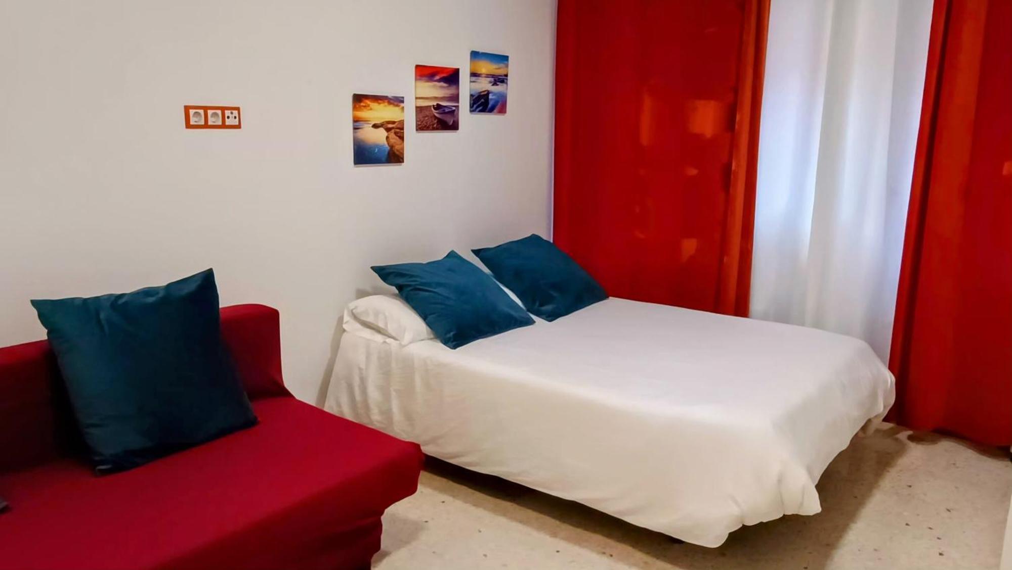 Hostal Estudios Badalona Bagian luar foto