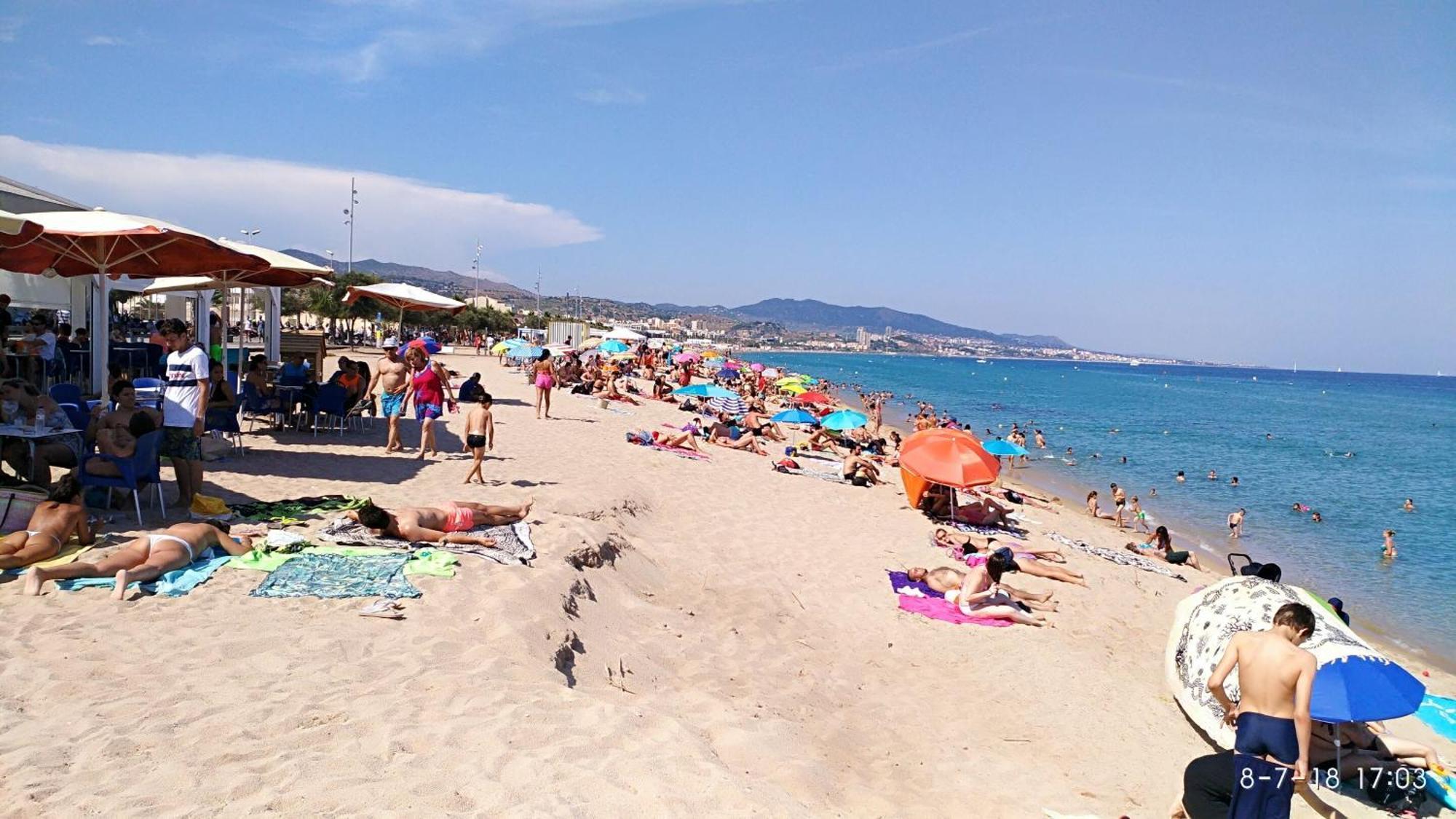 Hostal Estudios Badalona Bagian luar foto