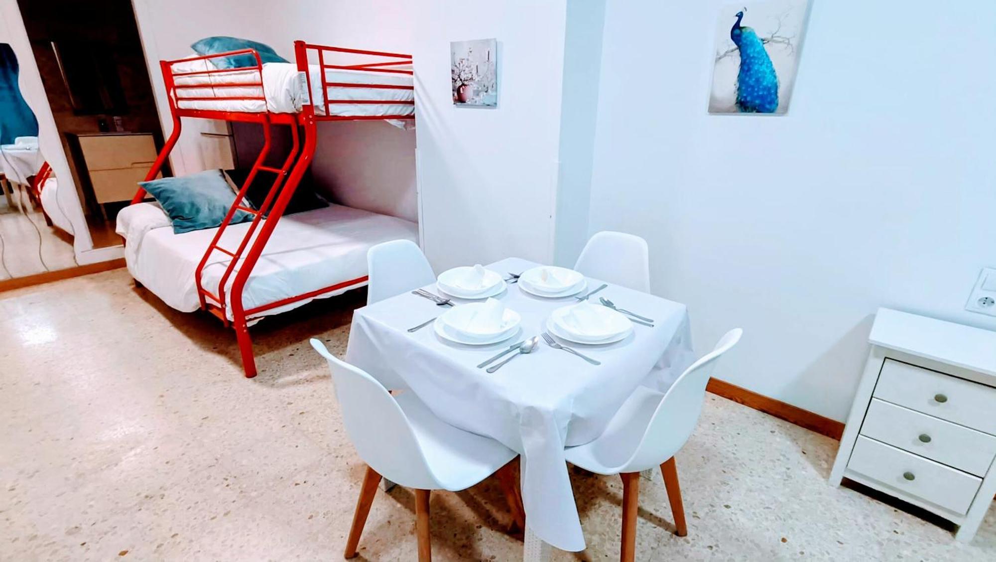 Hostal Estudios Badalona Bagian luar foto