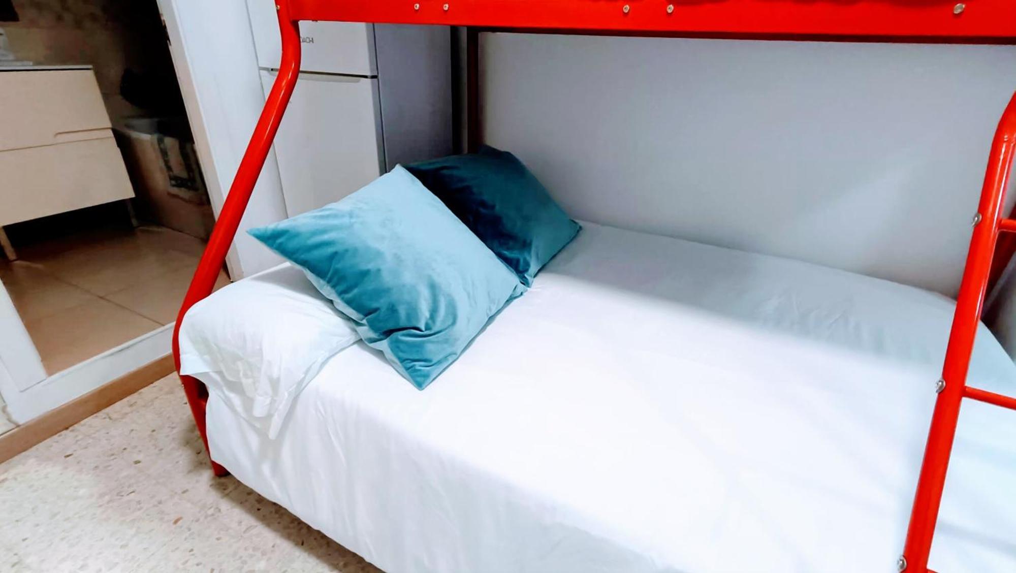 Hostal Estudios Badalona Bagian luar foto
