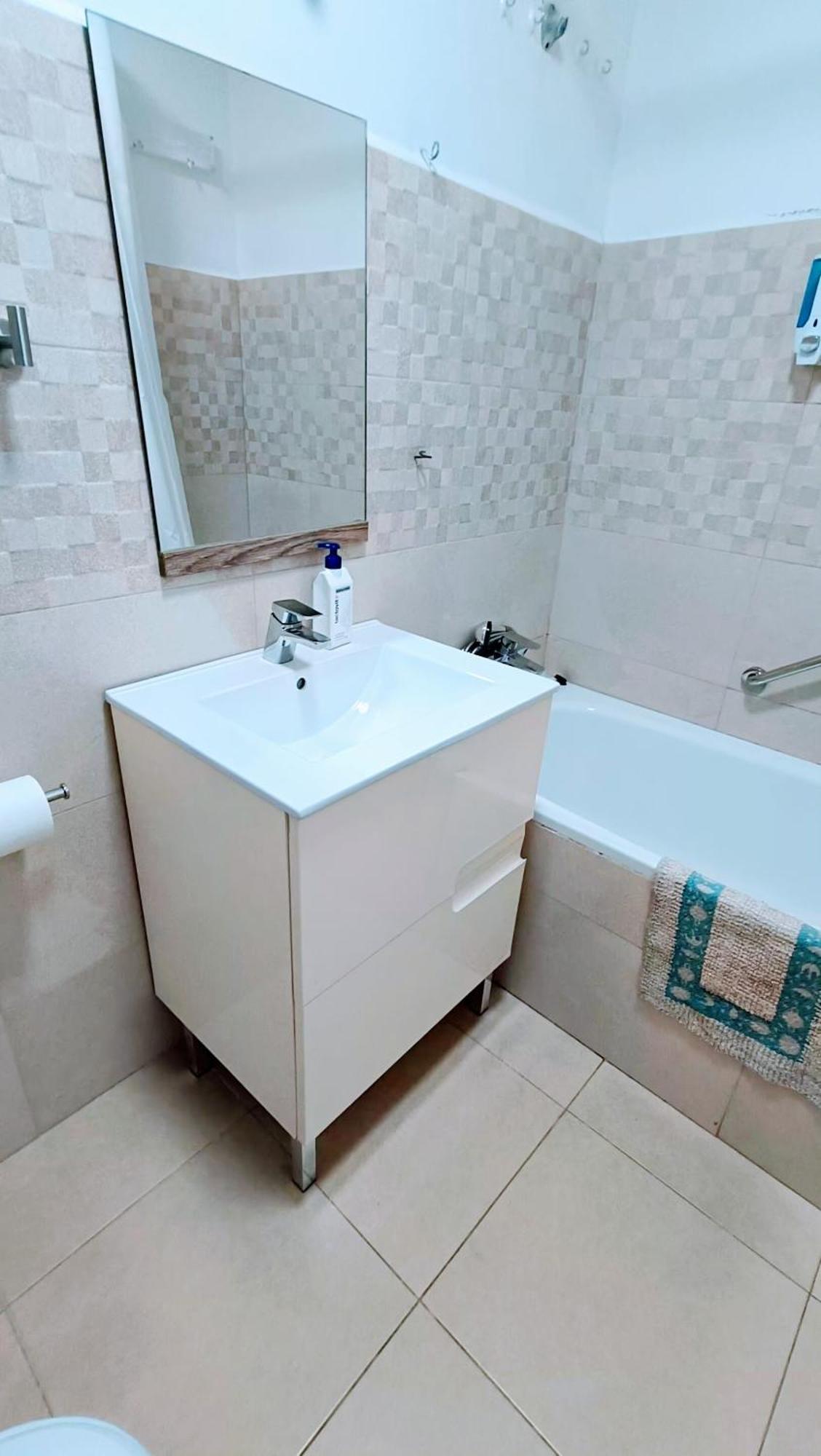 Hostal Estudios Badalona Bagian luar foto