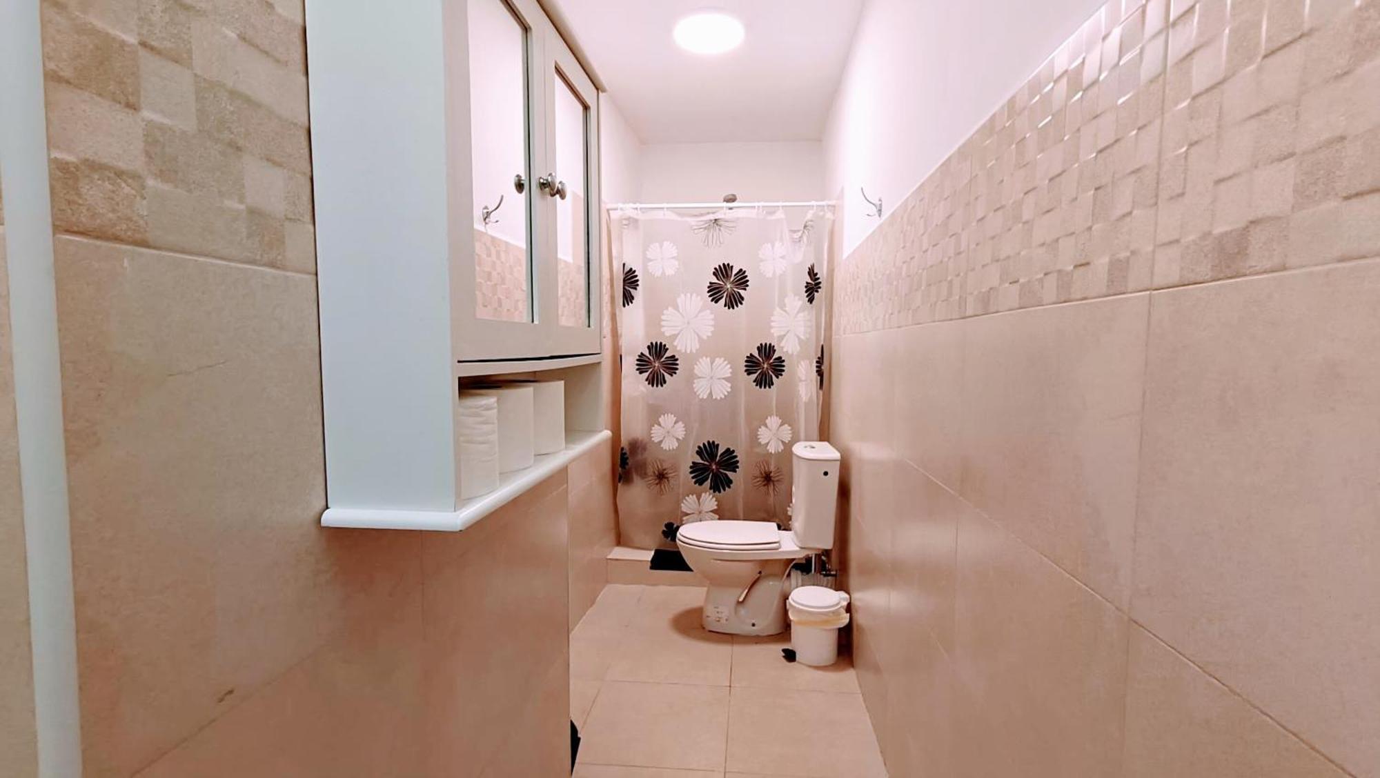 Hostal Estudios Badalona Bagian luar foto