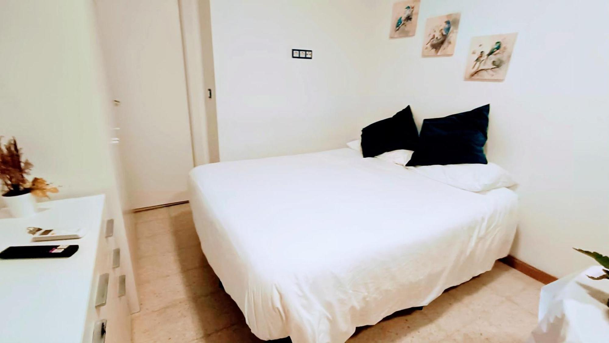 Hostal Estudios Badalona Bagian luar foto