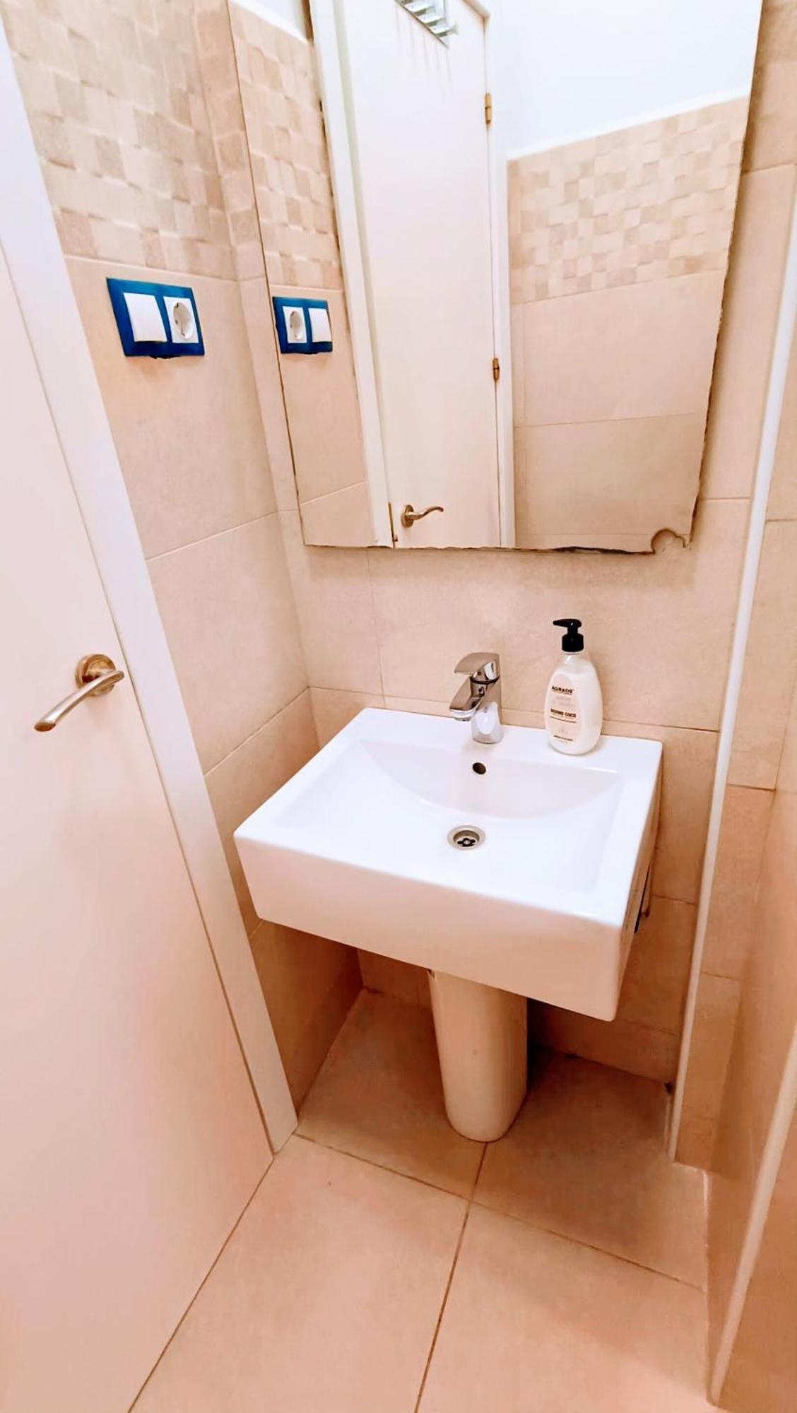 Hostal Estudios Badalona Bagian luar foto