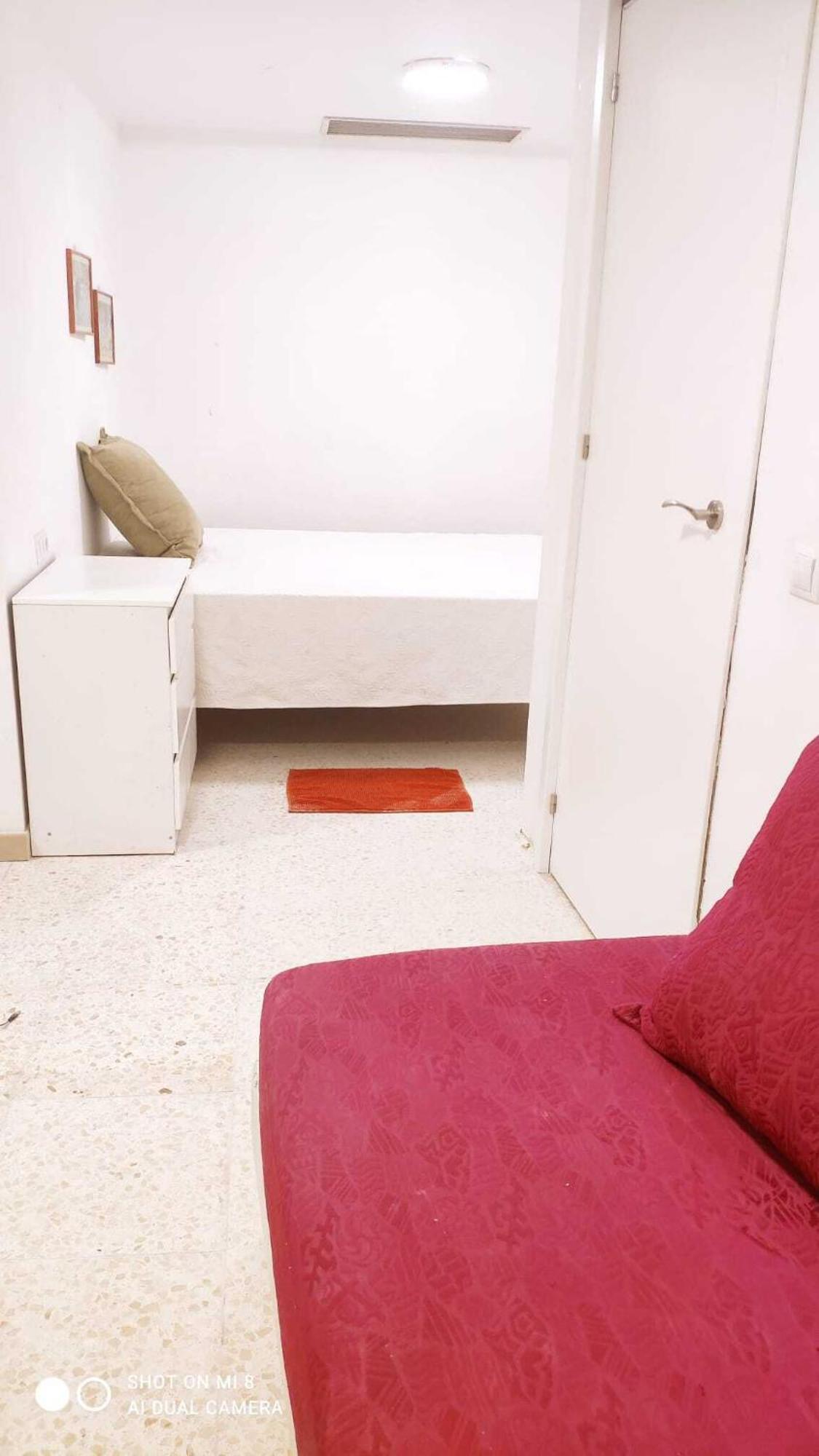 Hostal Estudios Badalona Bagian luar foto