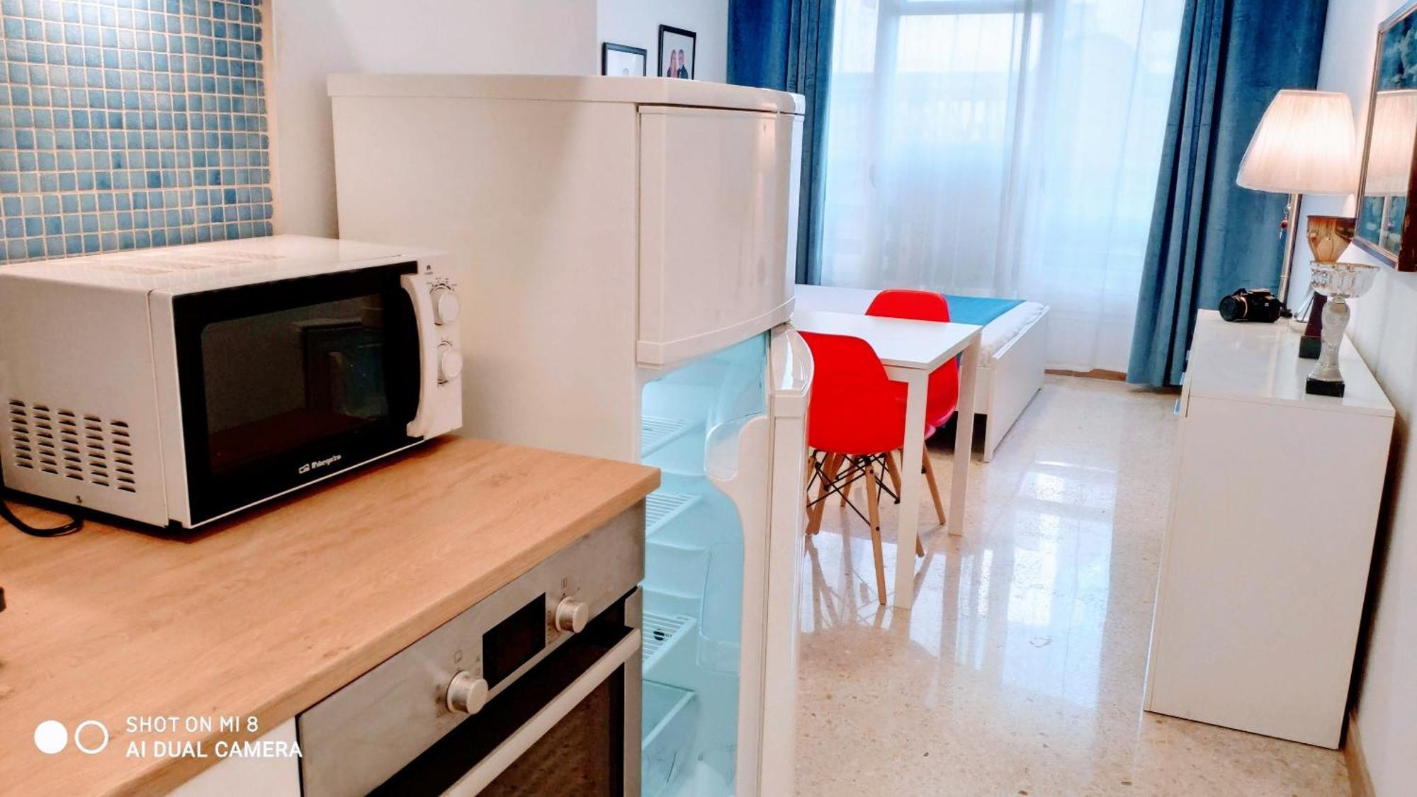 Hostal Estudios Badalona Bagian luar foto