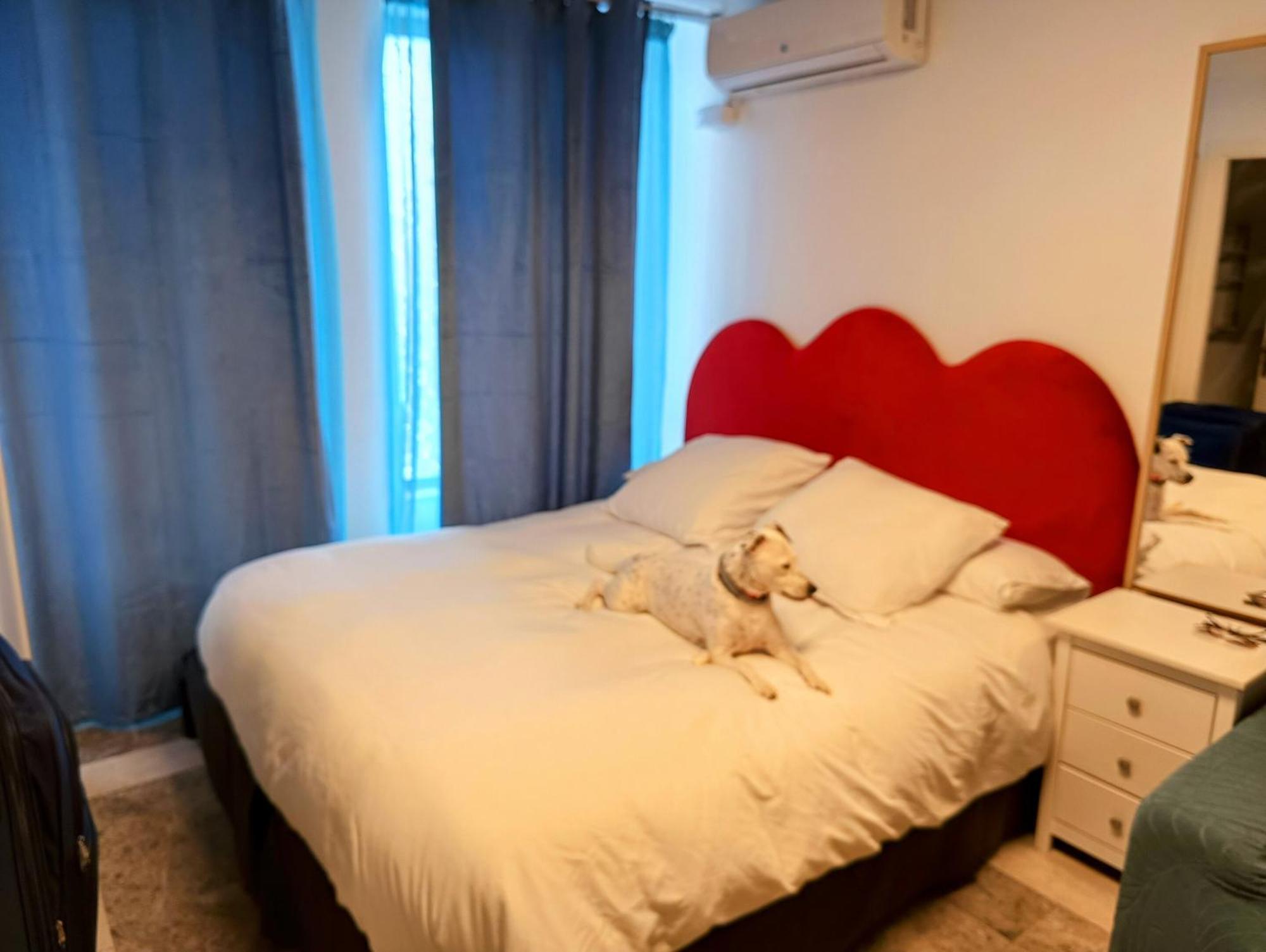 Hostal Estudios Badalona Bagian luar foto