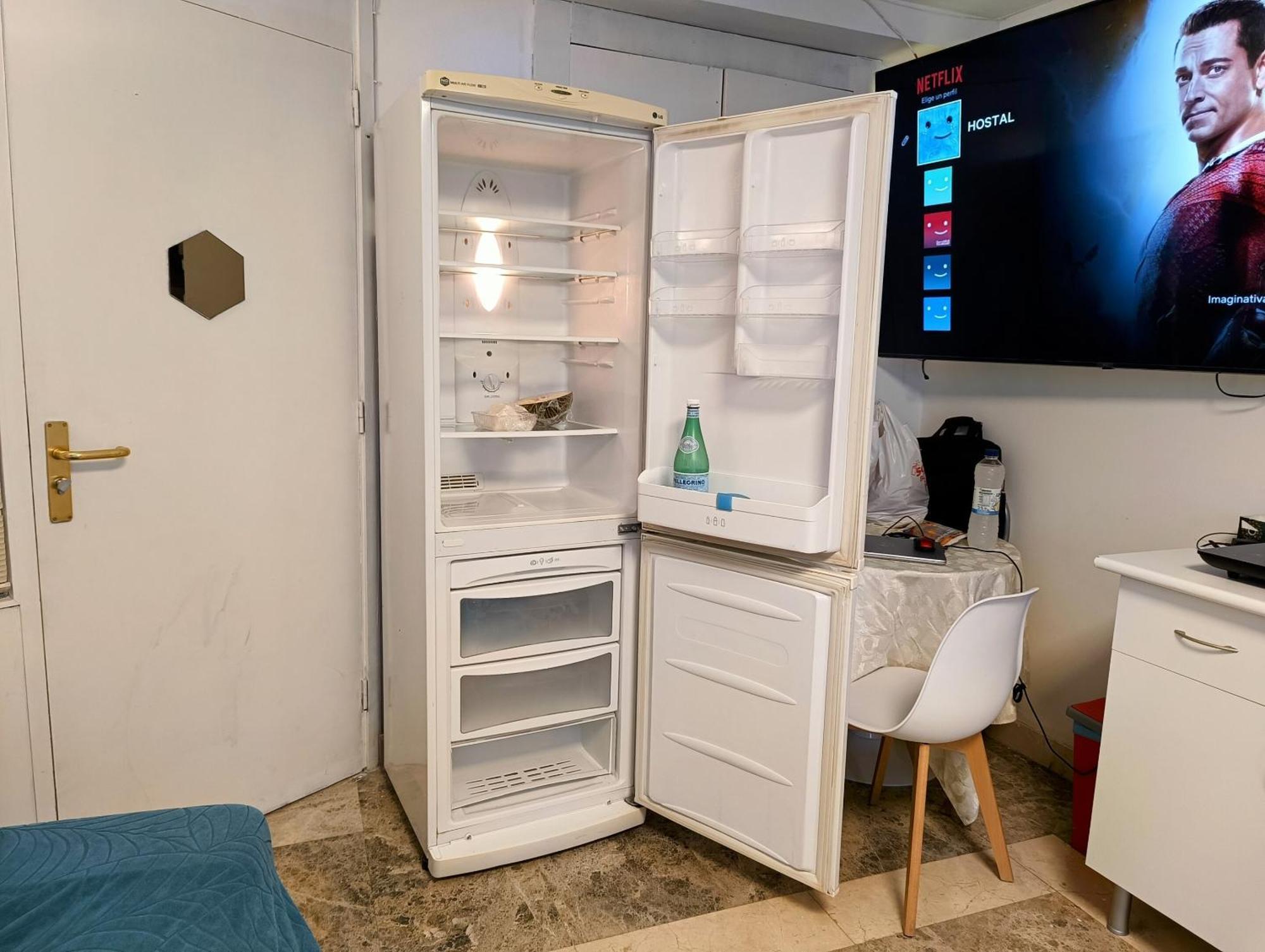 Hostal Estudios Badalona Bagian luar foto