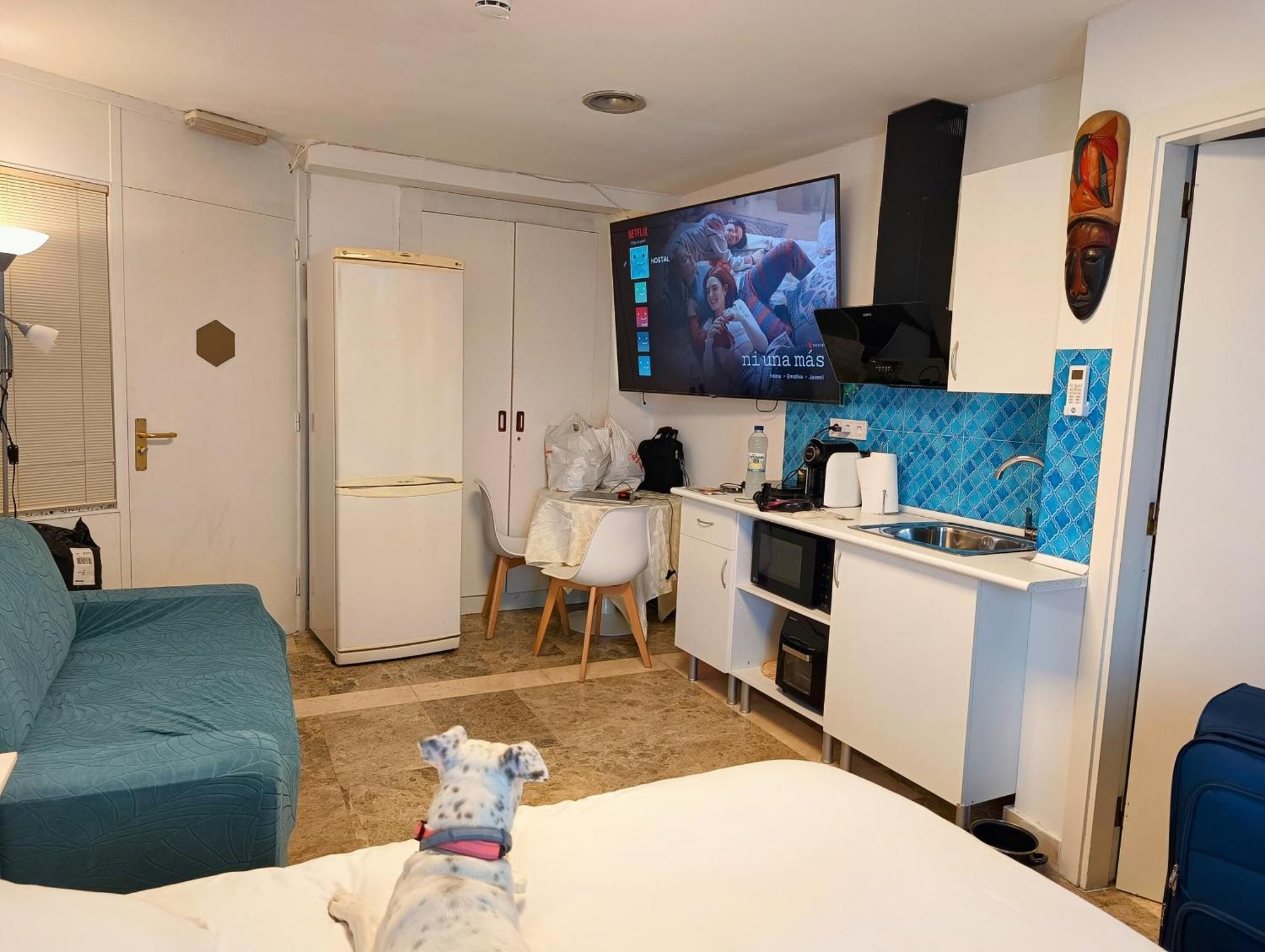 Hostal Estudios Badalona Bagian luar foto