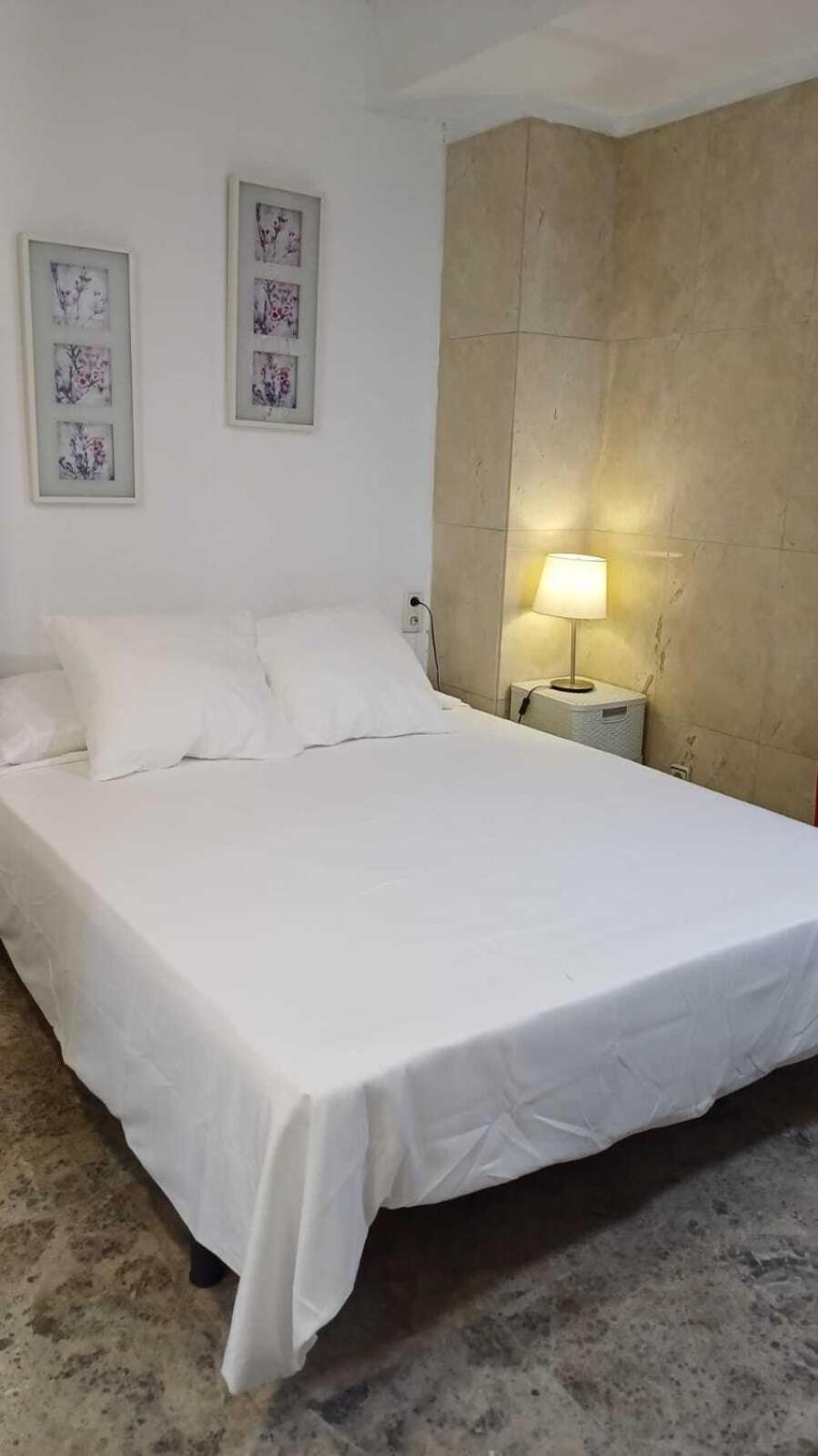 Hostal Estudios Badalona Ruang foto